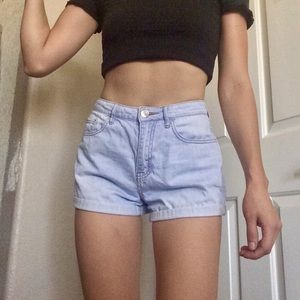 🌼✨Darling light blue daisy dukes✨🌼